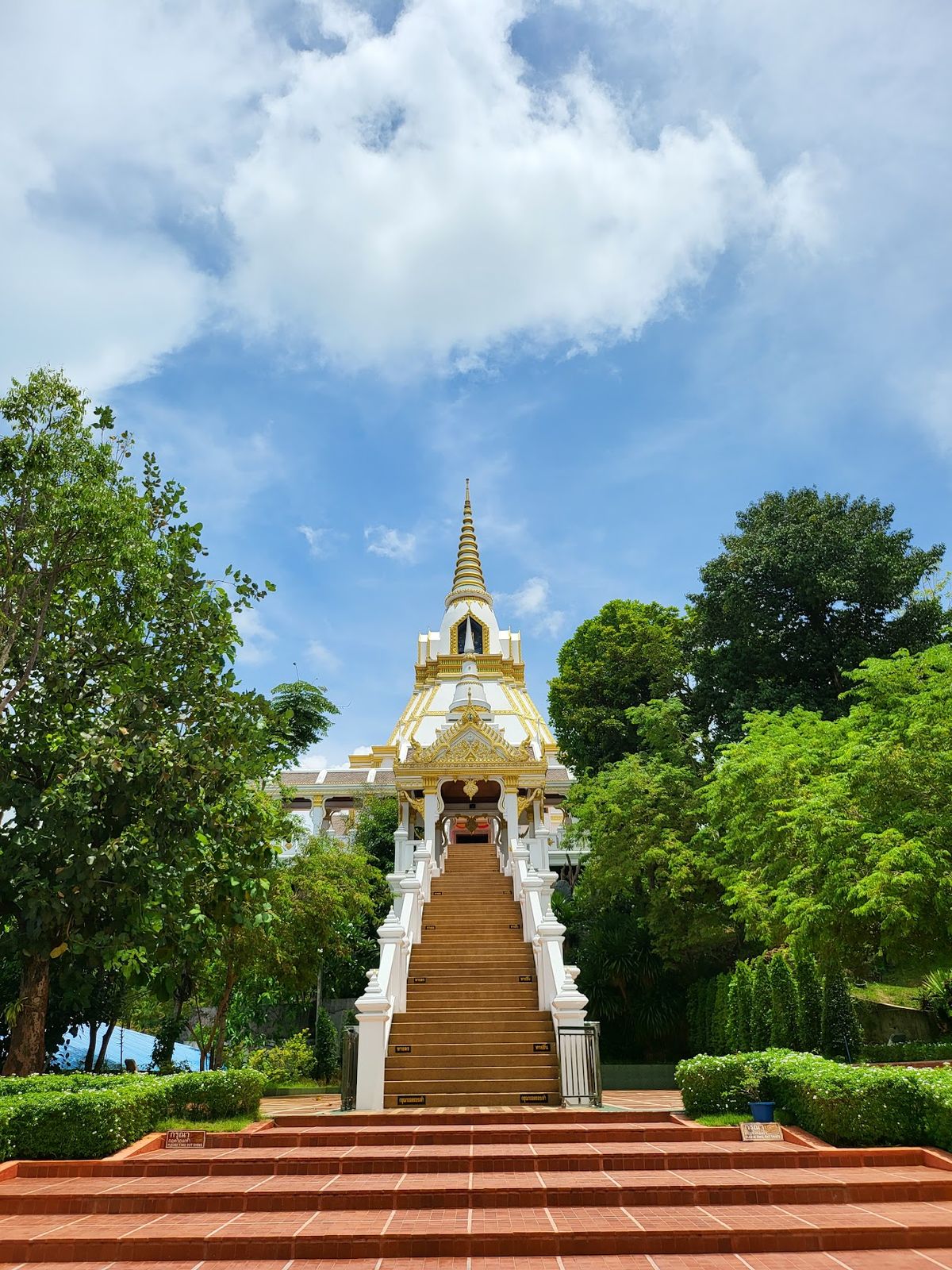 Wat Mahathat Laem Sak, Krabi