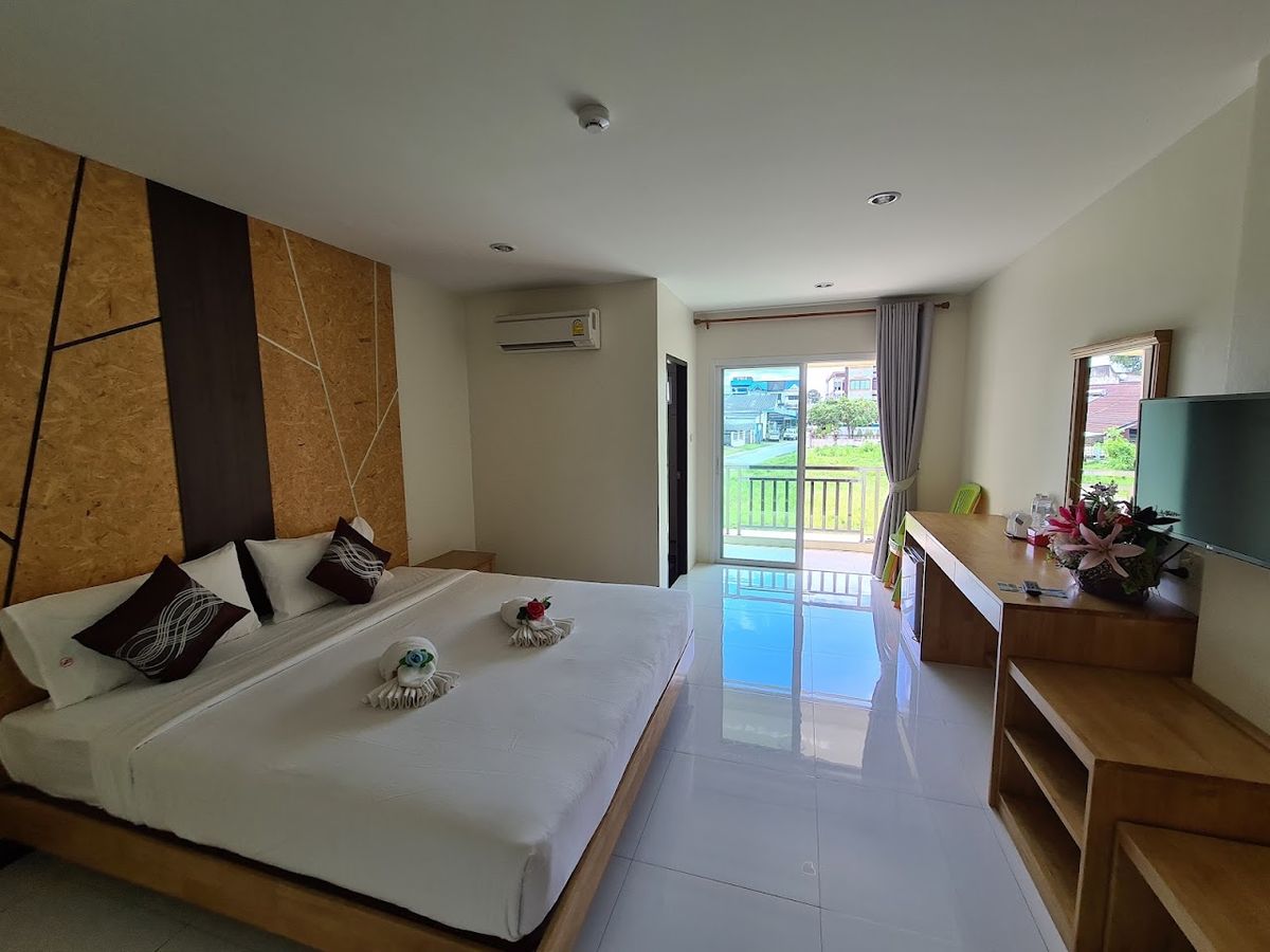 JS Residence Krabi (เจเอส เรสซิเดนซ์) pool and grounds in Krabi Town