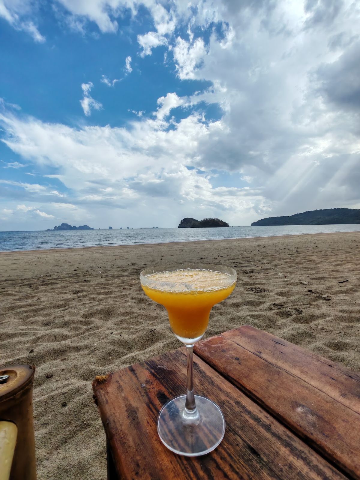 Long Beach bungalow bar & restaurant facilities in Klong Muang