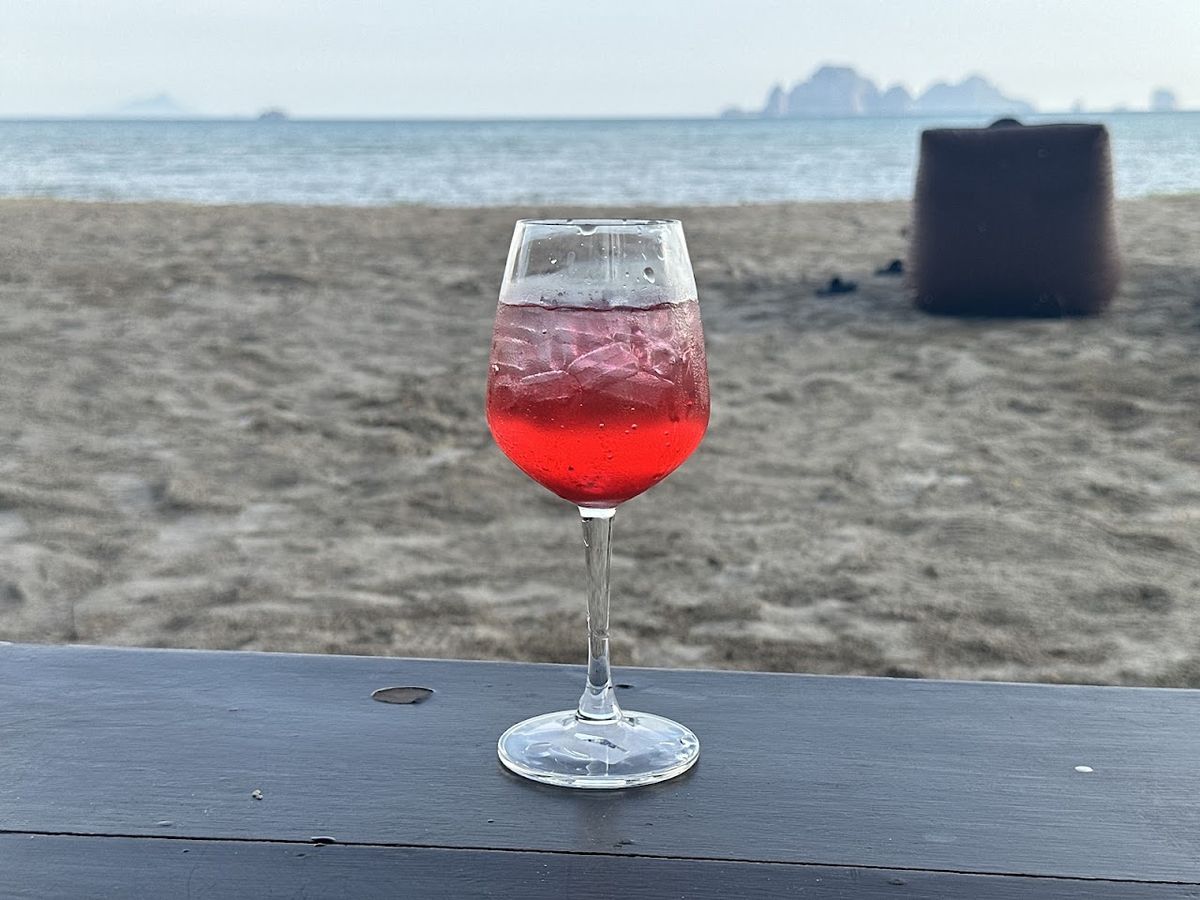 Long Beach bungalow bar & restaurant pool and grounds in Klong Muang