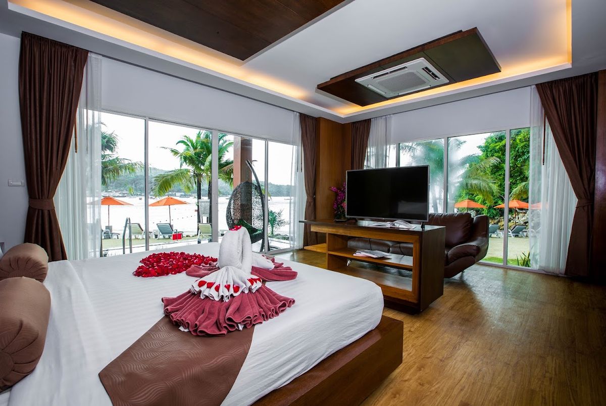 Phi Phi Cliff Beach Resort pool and grounds in Ao Nang