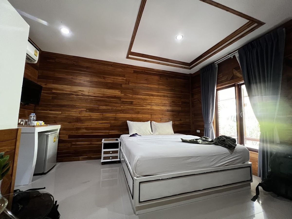 Phuvara Boutique Aonang Krabi - ภูวรา บูทีค อ่าวนาง กระบี่ pool and grounds in Krabi Town